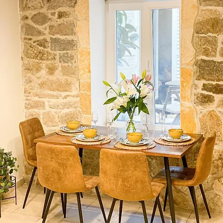 True Colors アパート スプリト